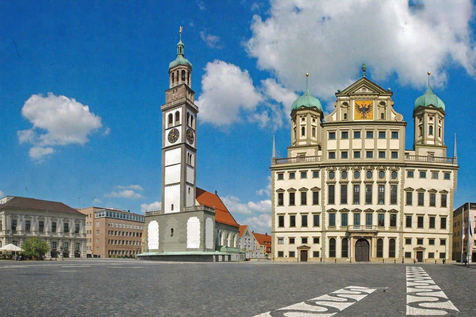 Augsburger Rathausplatz mit Rathaus und Perlachturm
