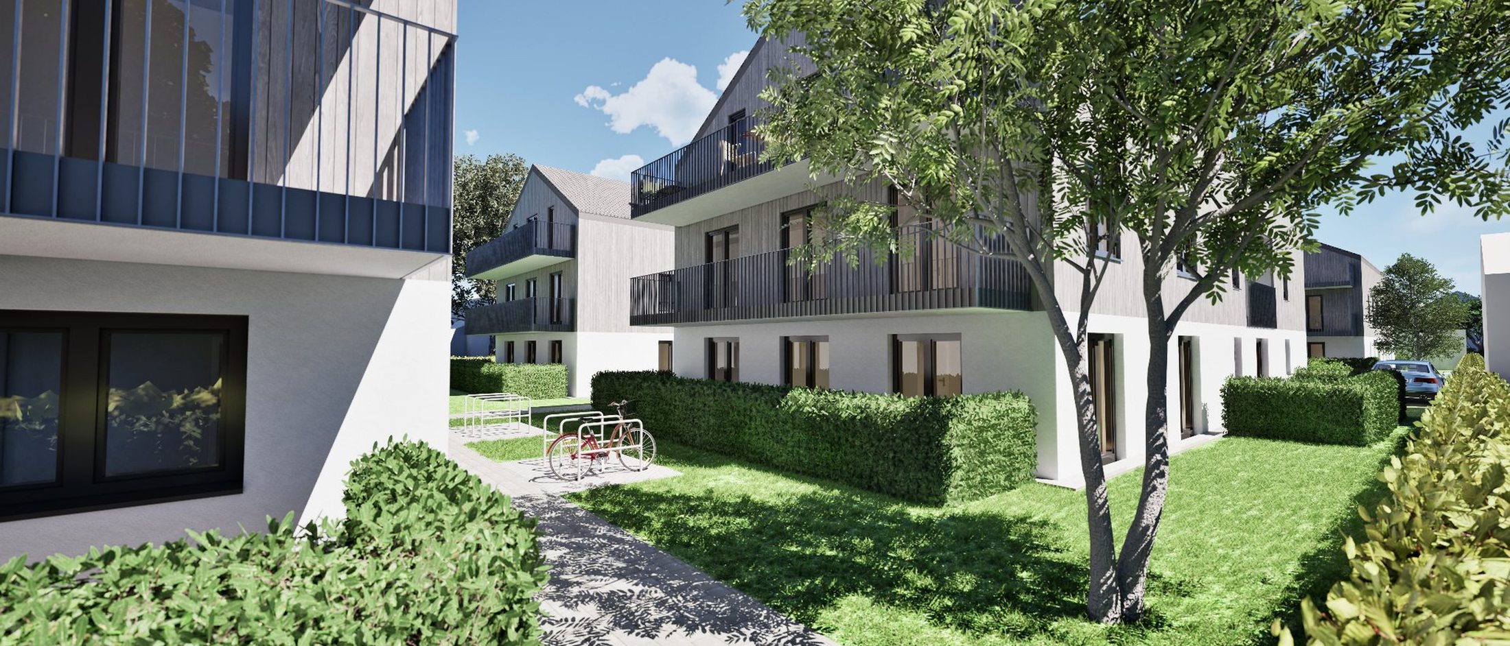 Begrünter Innenhof zwischen den Häusern mit Terrassen und Hecken